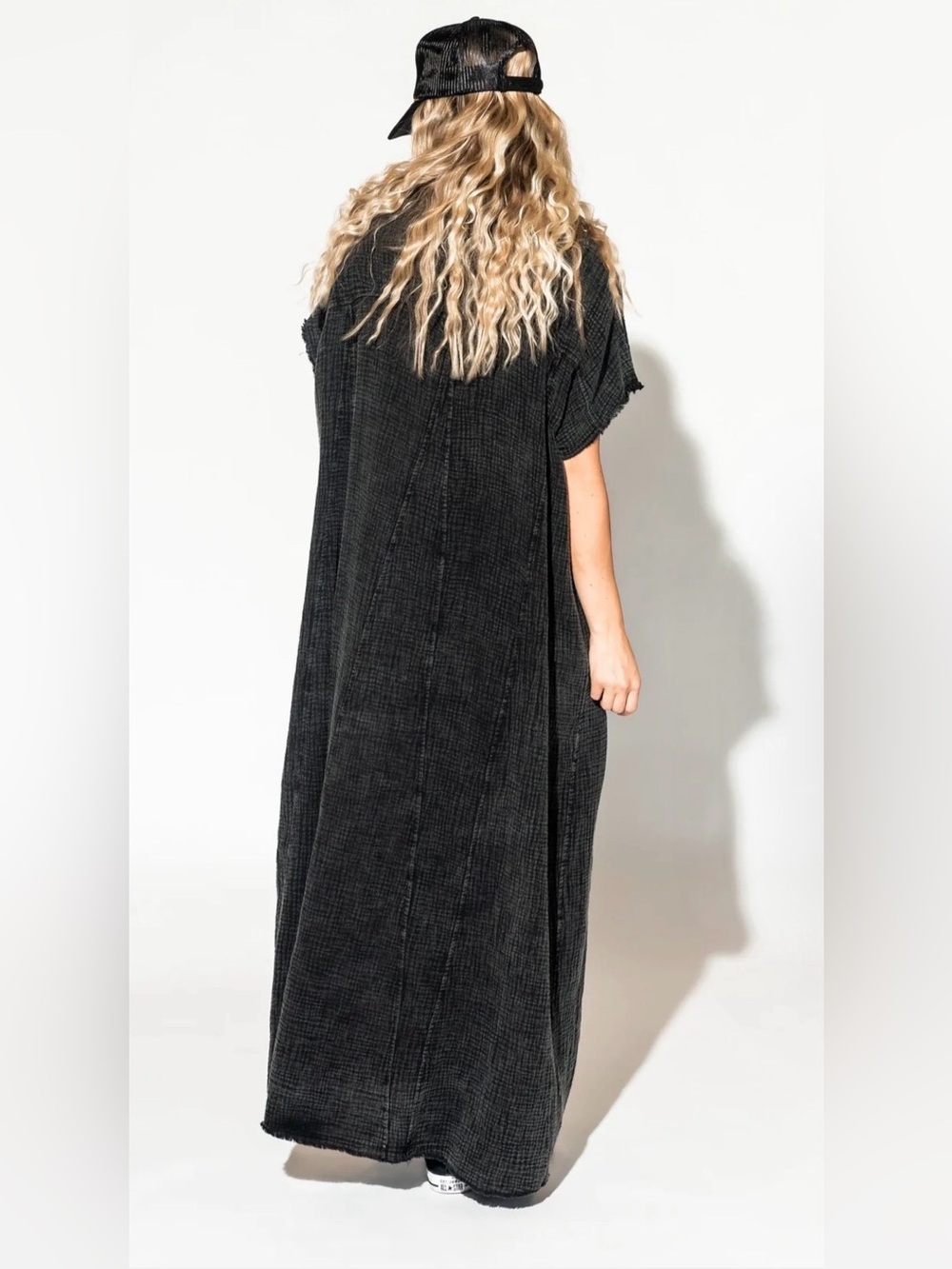 Dressed in Lala California Cool Oversized Maxi Dress Black Mineral Wash medium - Picture 2 of 10